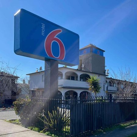 Motel 6 Richmond Ca Civic Center Экстерьер фото