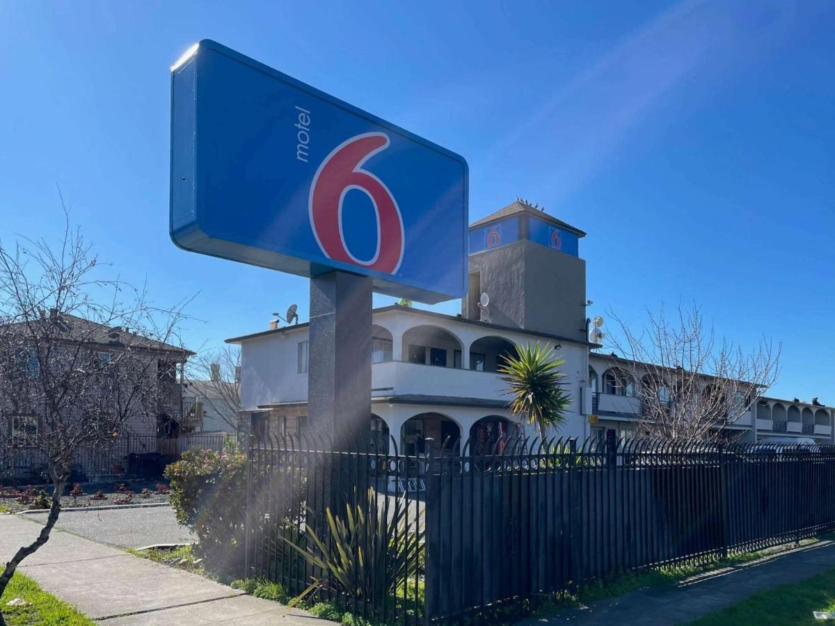 Motel 6 Richmond Ca Civic Center Экстерьер фото